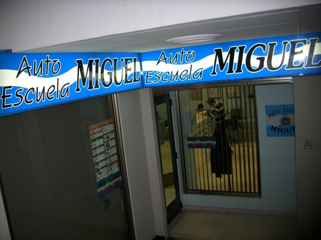 Logotipo Autoescuela Miguel